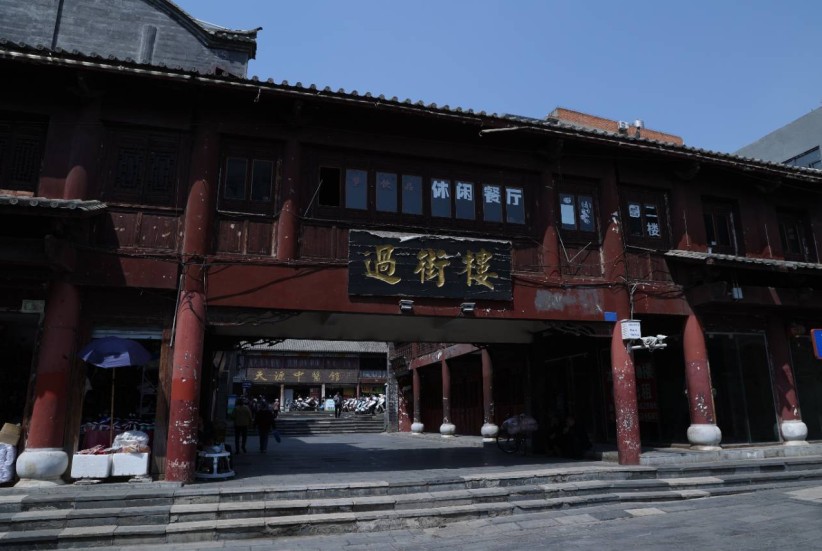 街巷志丨过街楼，时间之脊堆积的昭通记忆
