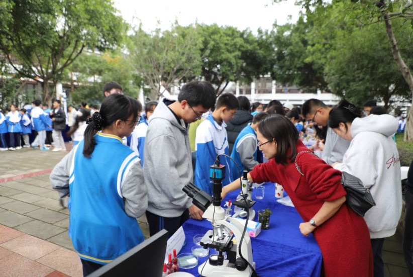 “科普大篷车”进校园活动走进水富